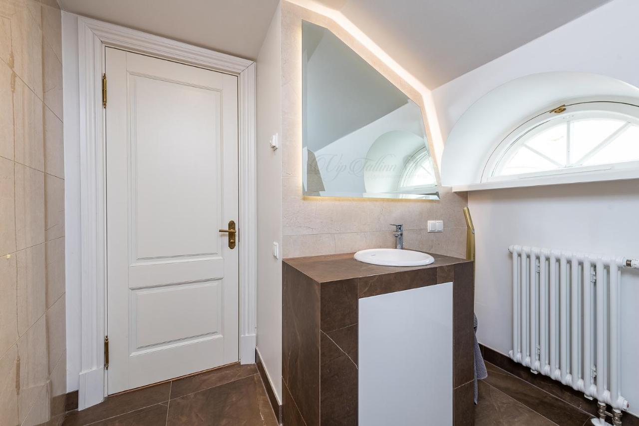Vip Old Town Apartments Талин Екстериор снимка